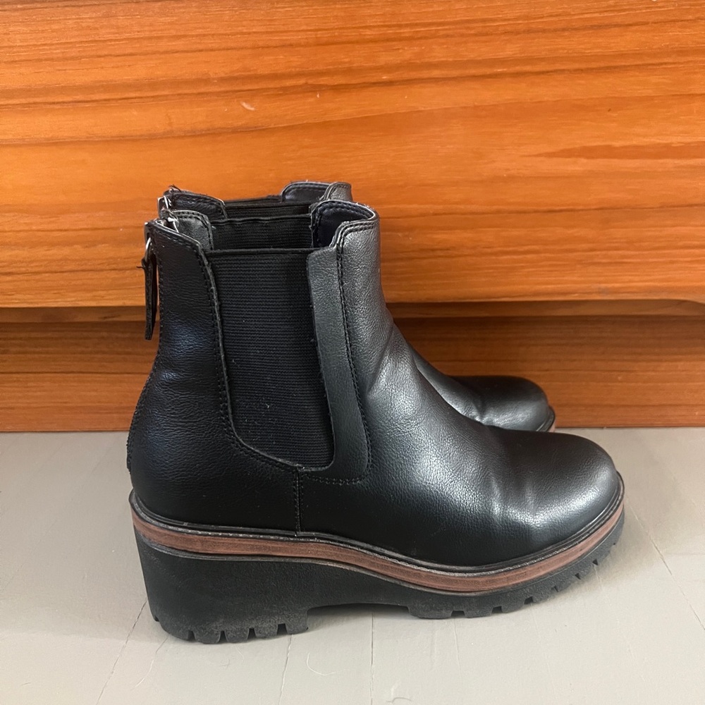 MIA Sefi Lug Sole Chelsea Boot